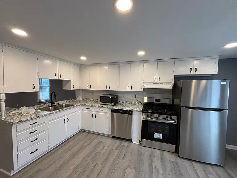 2510 Essex Ave — Photo 1
