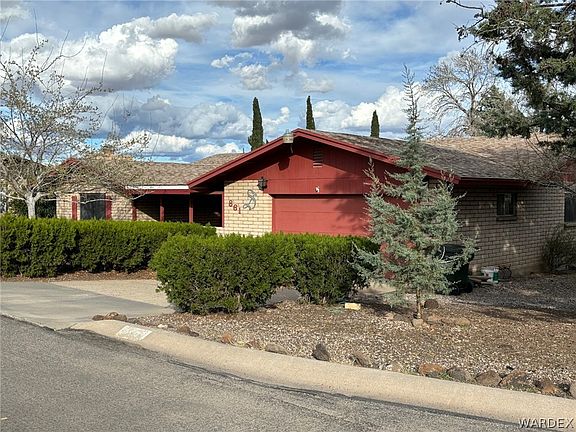 3rd image of 861 Crestwood Lane
