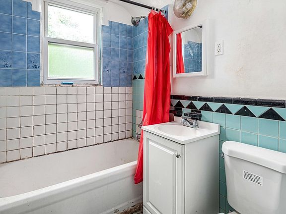 4th image of 3123 56th St