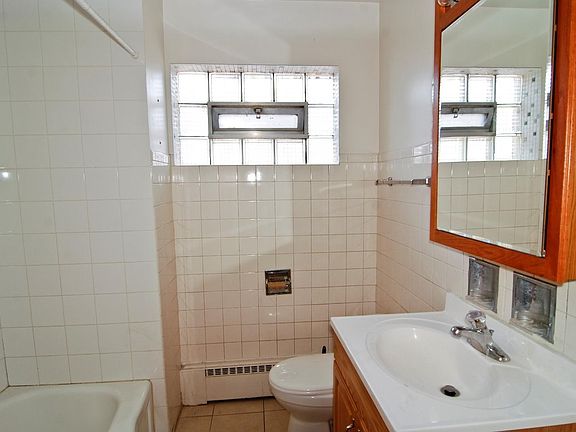 2nd image of 1618 Oak Park Ave APT 2