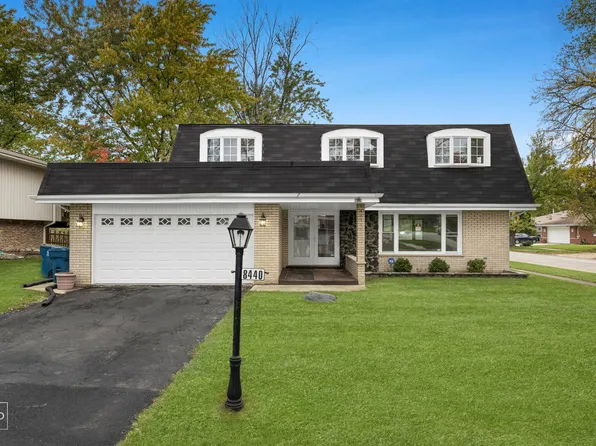 8440 W Zermatt Dr, Palos Hills, IL 60465