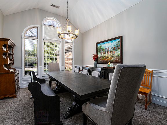 3rd image of 340 Gleneagles Way