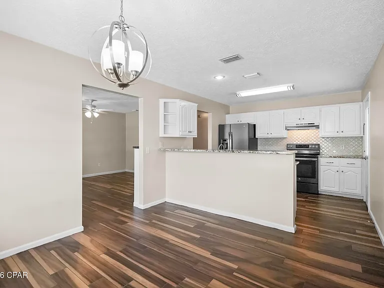 1815 Foster Ave — Photo 12