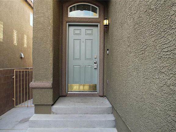 3rd image of 9241 Isle Pointe Ct
