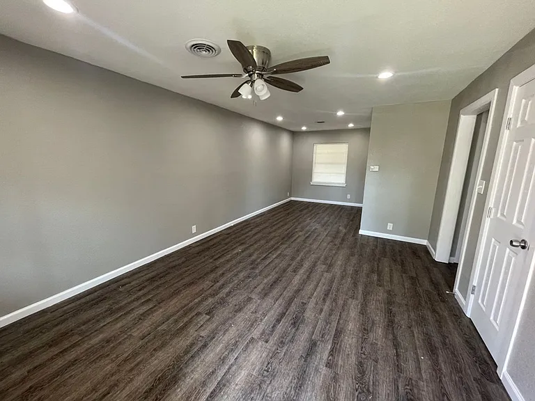 2113 Cloverdale St — Photo 23