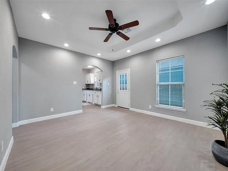 8214 Peekskill Ln — Photo 8