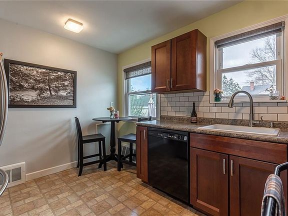 5th image of 29957 Halifax St