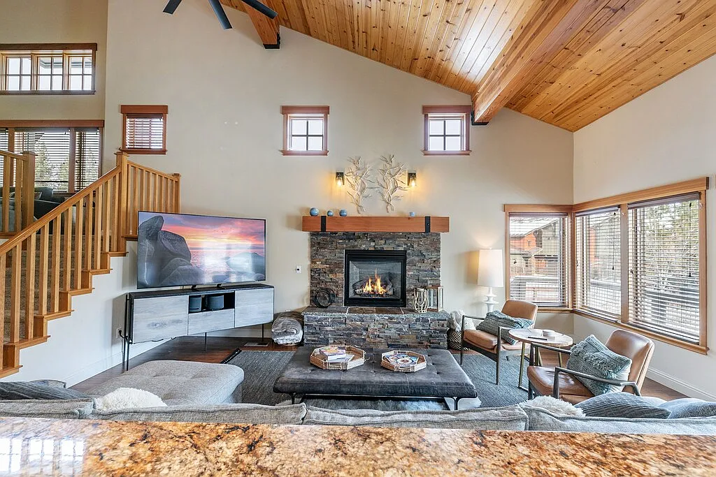 10281 Badger Ln — Photo 2