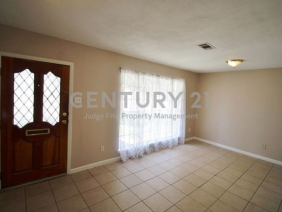 4th image of 821 Rea Ave