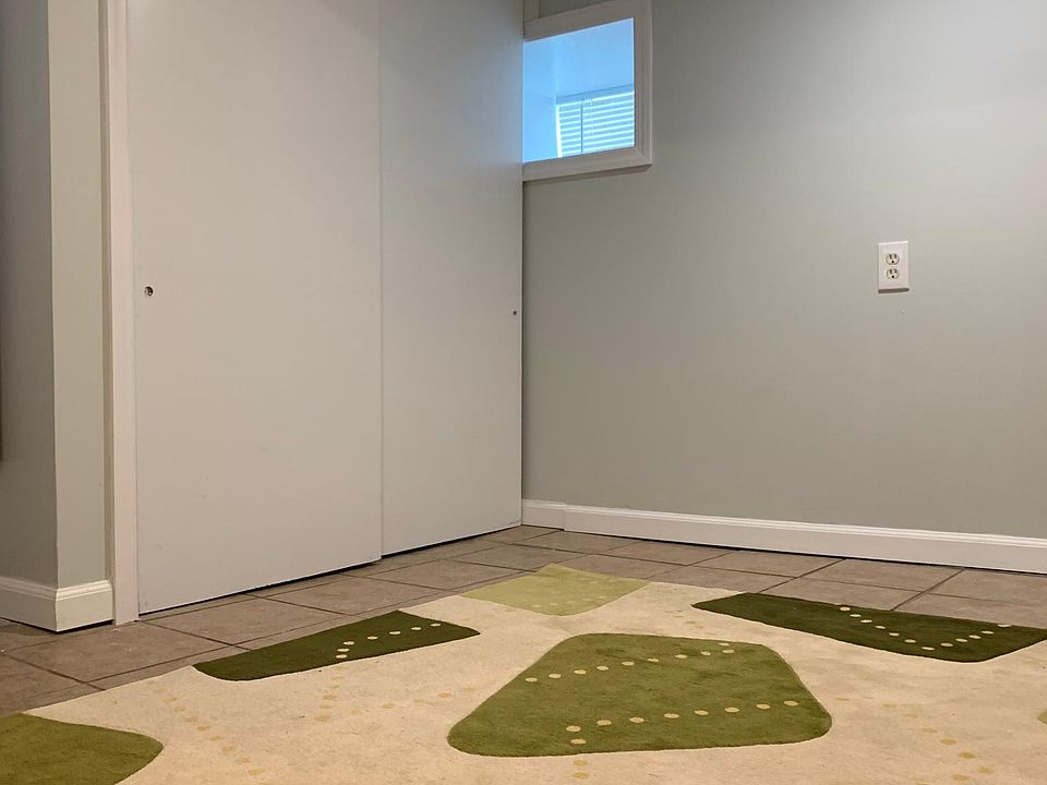 1st image of 455 Midland Ave #1