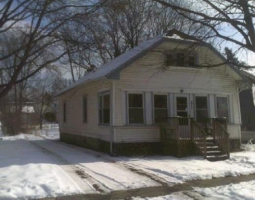 2nd image of 811 Iowa Ave