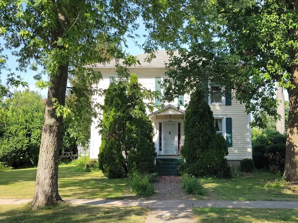 218 N Walnut St, Wenona, IL 61377