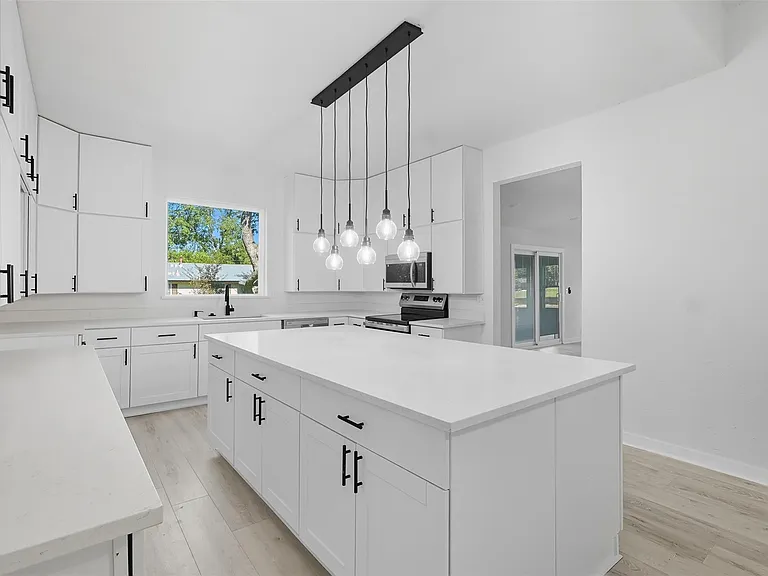 605 N Main St — Photo 13