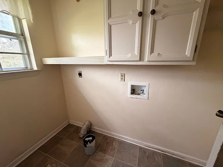 319 Tanglewood Dr — Photo 9