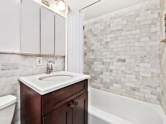 5th image of 440 E 79th St APT 16L