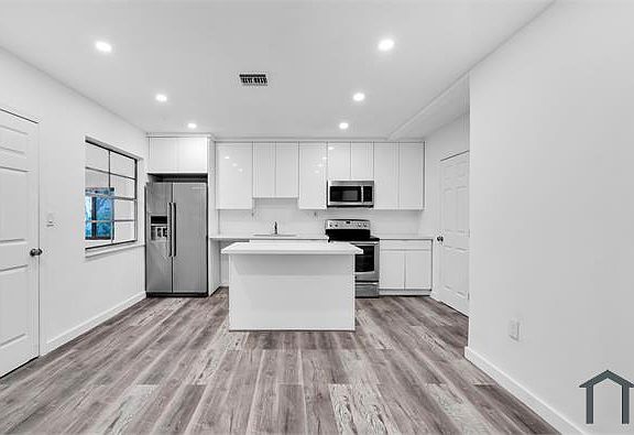 4th image of 801 NW 48th St