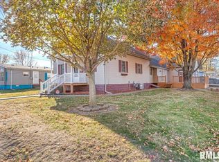 103 S Henderson St, Virden, IL 62690