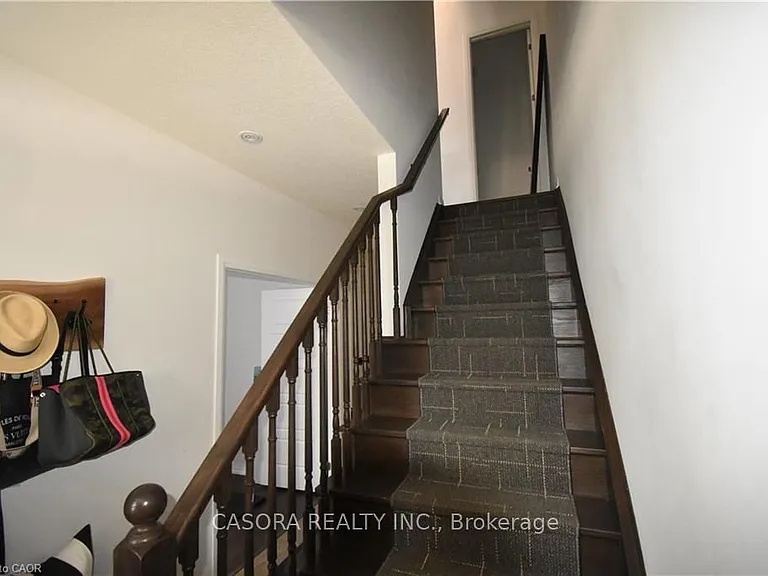 2362 New St #5 — Photo 4