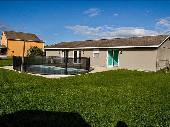 3rd image of 572 SW Crawfish Dr