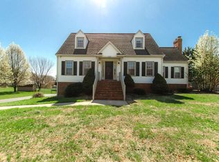 102 Meadows Dr, Forest, VA 24551