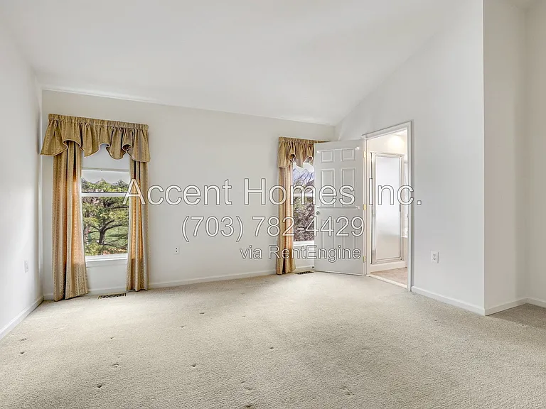 21217 Millwood Sq — Photo 29