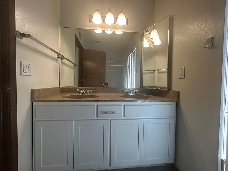 2141 E Manhatton Dr — Photo 19
