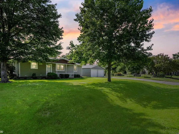 1708 Robertson Dr, Marshalltown, IA 50158