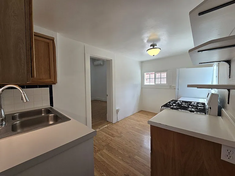 310 Staab St — Photo 8