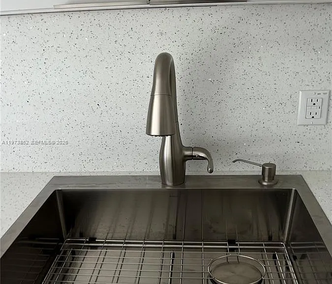 2800 SW 25th St #1 — Photo 13