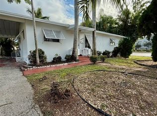 8670 SW 28th St, Miami, FL 33155