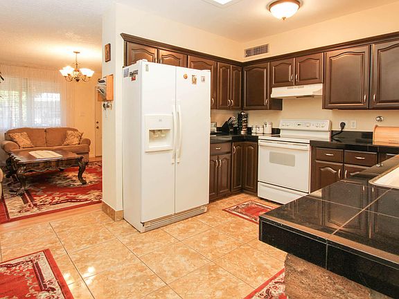 3rd image of 2117 W Paradise Dr