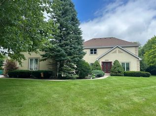 25789 N Arrowhead Dr, Mundelein, IL