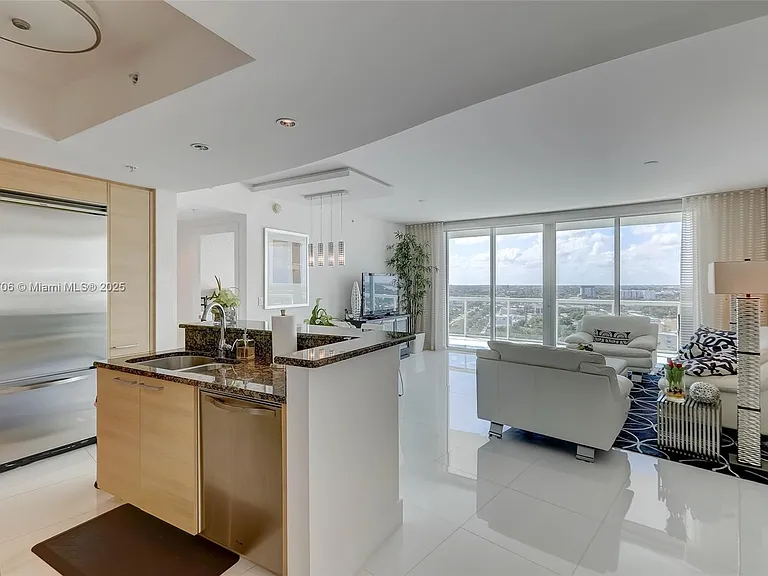 1 N Ocean Blvd #1411 — Photo 3