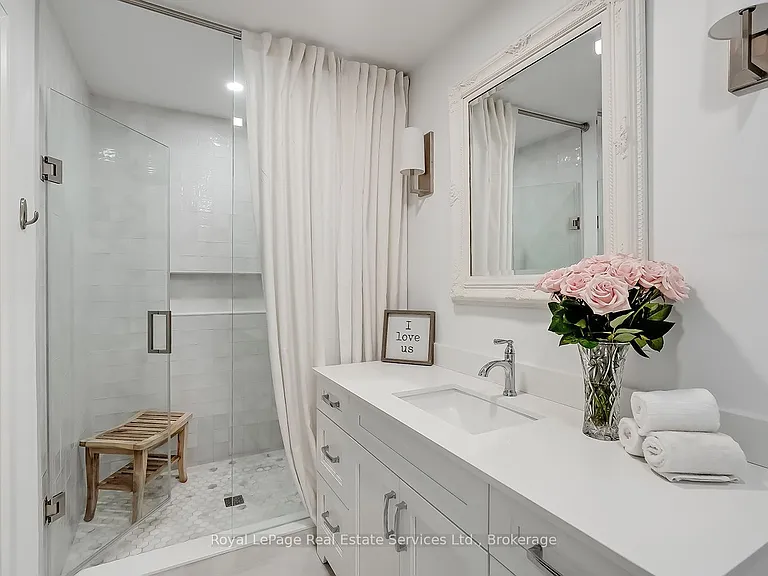 1484 Princeton Cres — Photo 19