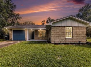 1026 W Lobitt St, Alvin, TX 77511