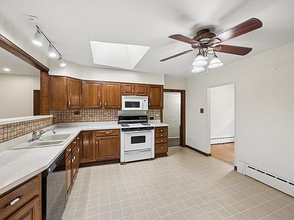 5th image of 422 E Ravine Ave