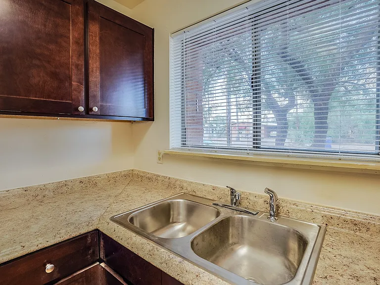 422 E Navajo Rd — Photo 17