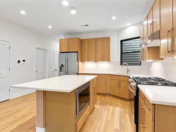 4th image of 1246 W Bryn Mawr Ave #2