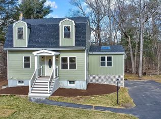15 Hill St, Foxboro, MA 02035