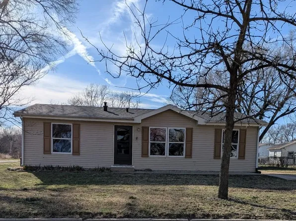 303 N 8th St, Herington, KS 67449