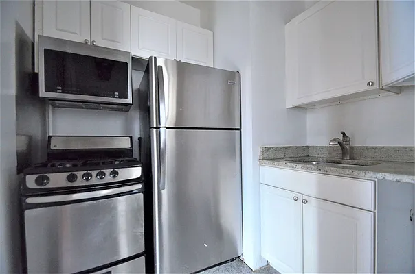 Rented by CITY SKYLINE REALTY INC | media 29