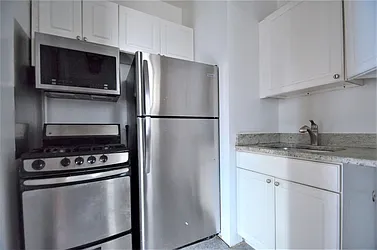 Rented by CITY SKYLINE REALTY INC