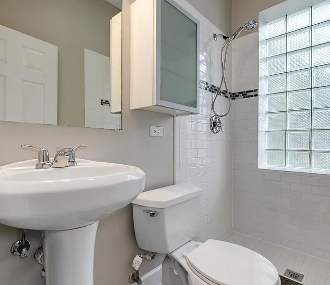 1847 W Armitage Ave #3R — Photo 13