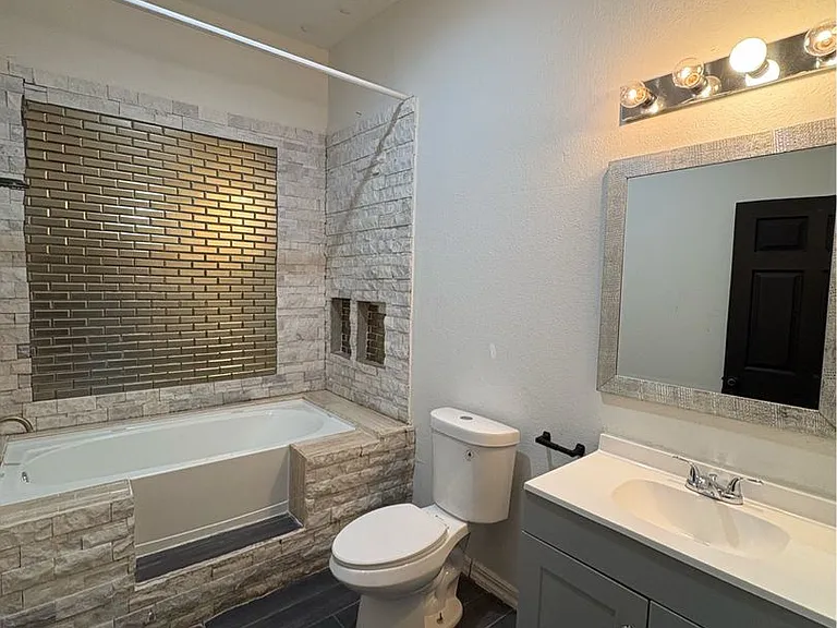 2409 S Willard Ave — Photo 8