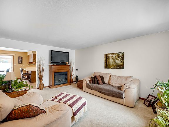 3rd image of 375 Meadows Rd N