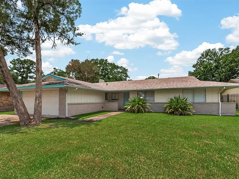 1715 Ramada Dr — Photo 3