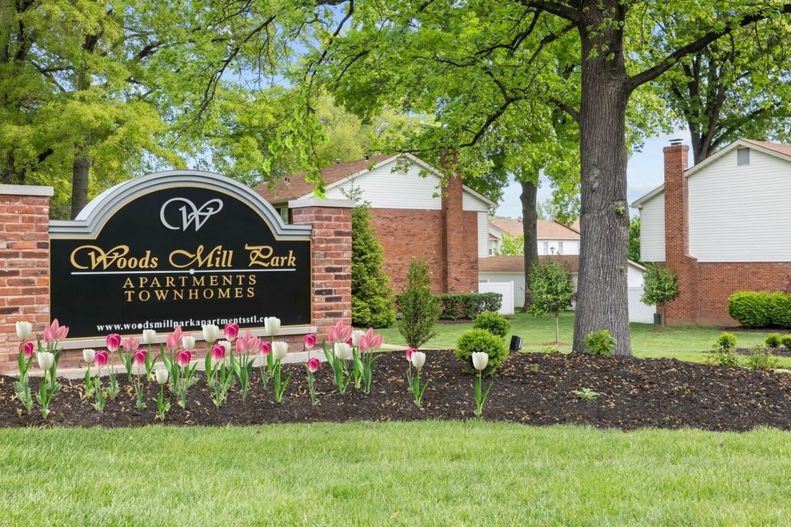 Exterior at Woods Mill Park Apartments & Townhomes