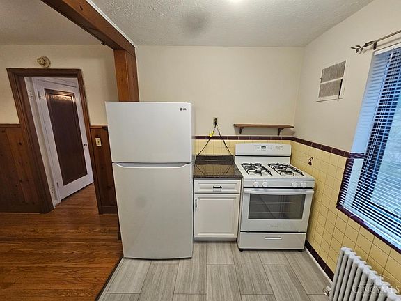 3rd image of 234 Woolper Ave