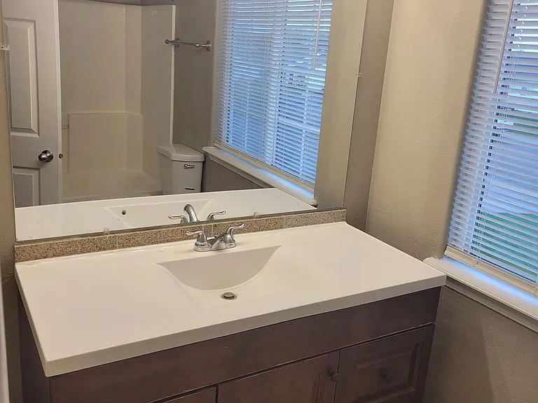 3907 Lexington St — Photo 12