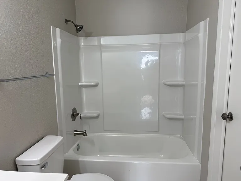 13902 Buckingham Dr — Photo 10